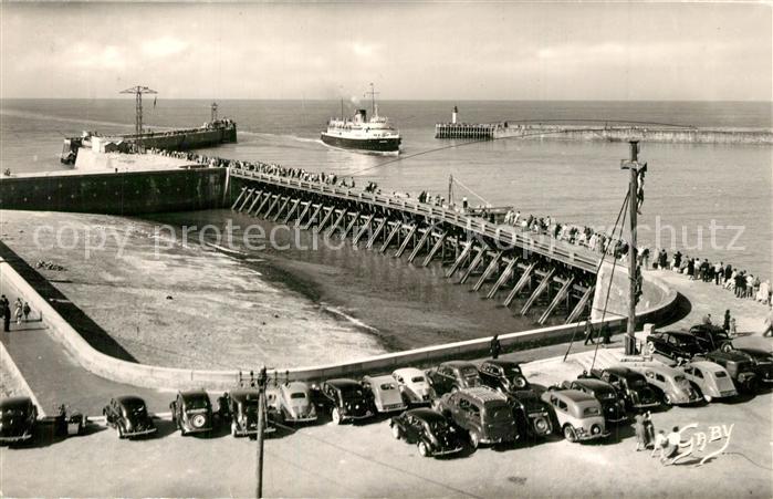 Dieppe 76 Entrée des Jetées Bateau arrivant de l'