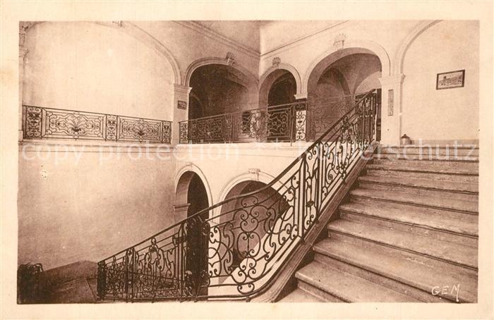 Lagrasse Aude Abbaye Escalier monumental et sa riche rampe en fer forge epoque d