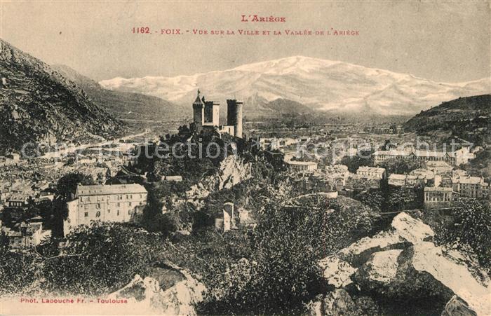 Foix Vue sur la Ville et la Vallee de l'Ariege