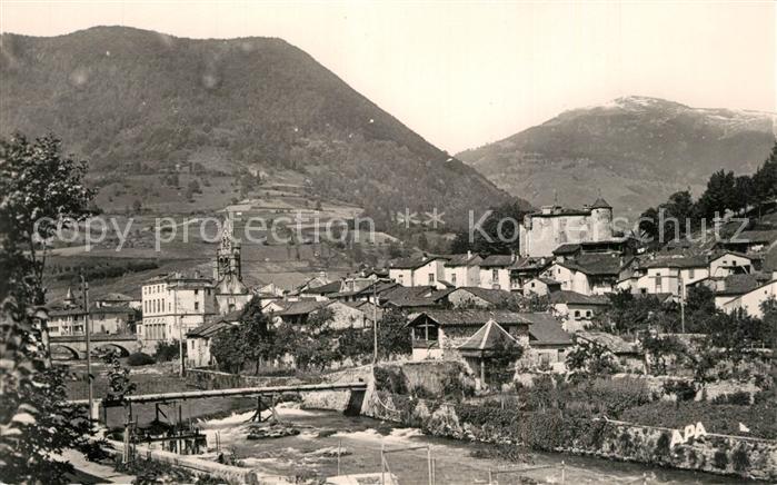 Seix Vue generale sur l’Eglise et le Chateau