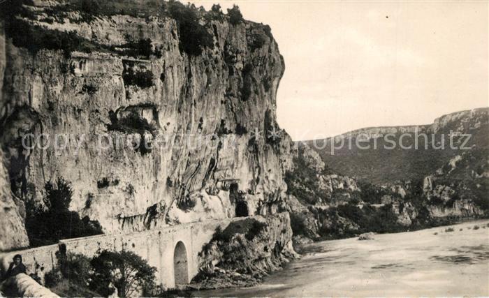 Vallon-Pont-d Arc Le defile