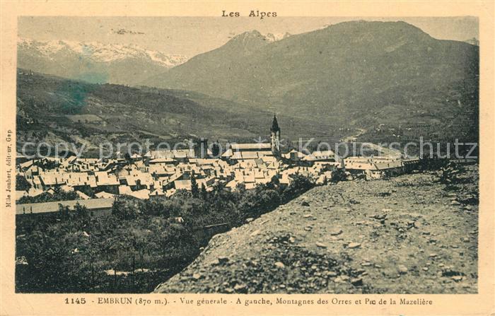 Embrun Vue generale A gauche Montagnes des Orres et Pic de la Mazeliere