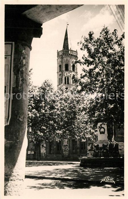 Millau Aveyron Vieille fontaine et Eglise Notre Dame