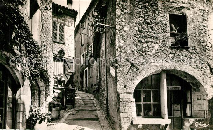 Saint-Paul-de-Vence Remparts Fontaine Montee Eglise