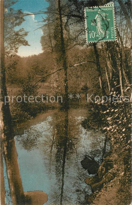 Mervent La Mère au pied de la Grotte du Père Mo