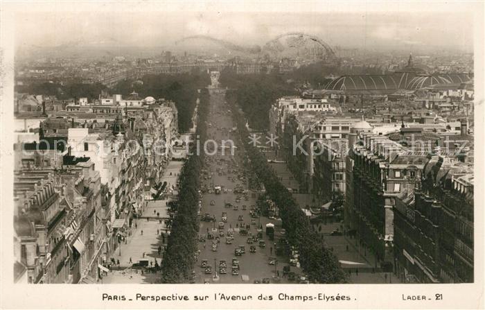 Paris Perspective sur l'Avenue des Champs Elysées