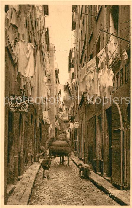 Marseille Bouches-du-Rhone Une rue du vieux quartier