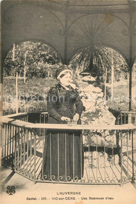 Vic-sur-Cere Une Donneuse d_eau