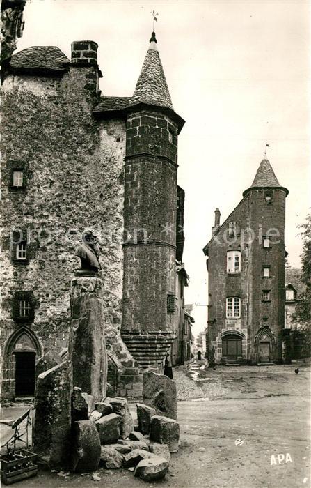 Salers Rue des Nobles et Tour de Flaujac