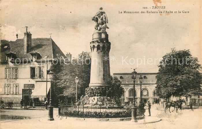 Troyes Aube Le Monument des Enfants de l’Aube et la Gare