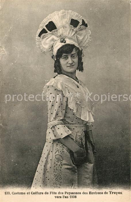 Troyes Aube Costume et Coiffure de Fete des Paysann