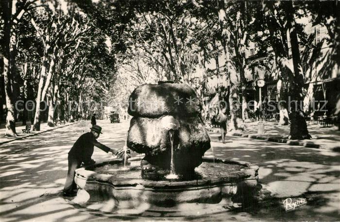 Aix-en-Provence Fontaine d’Eau Chaude sur le Cours Mirabeau