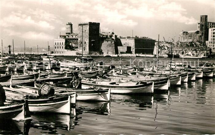 Marseille Bouches-du-Rhone Le Vieux Port a l’heure de la sieste le Fort Saint Je