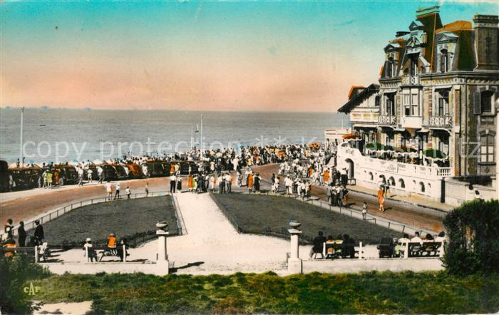 Villers-sur-Mer LaPlace Jean Mermoz et la Digue