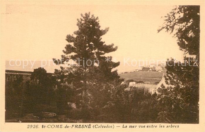 Saint-Come-de-Fresne La mer vue entre les arbres