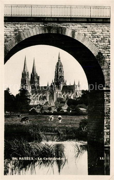 Bayeux Pont et Cathedrale Notre Dame Basilique style gothique