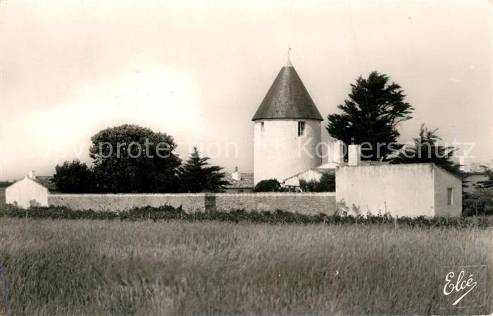 Ile de Re Vieux moulin dans la Campagne