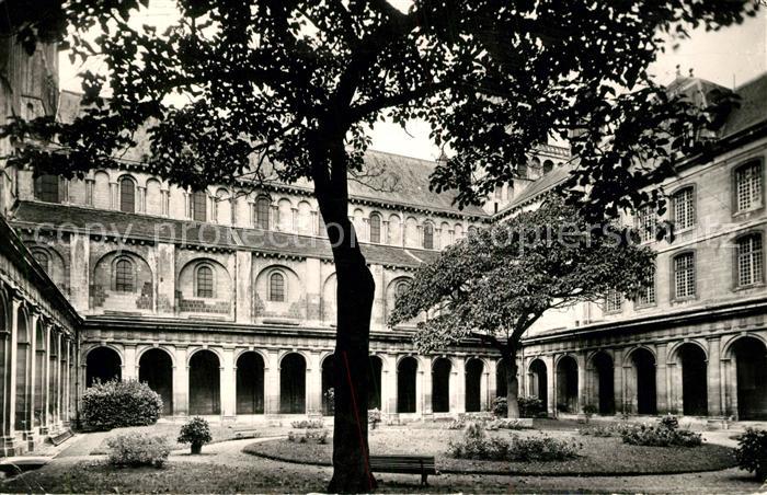 Caen Abbaye aux Hommer Cour du Cloître