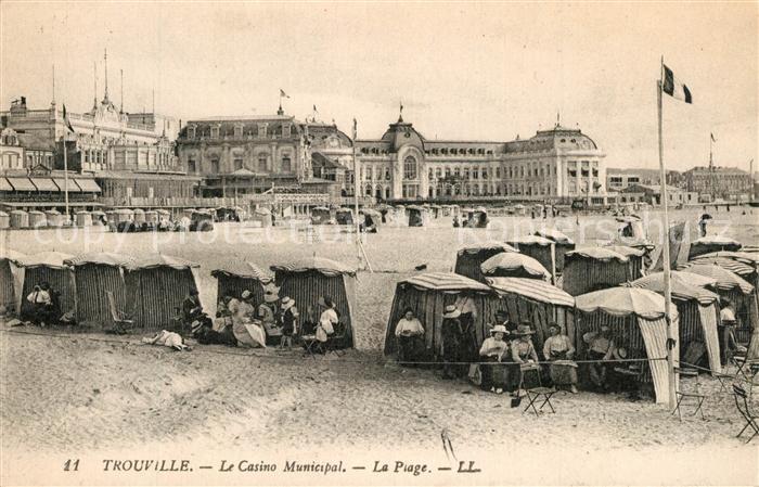 Trouville-sur-Mer La Plage et le Casino Municipal