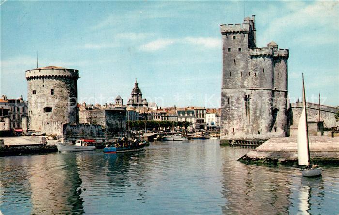 La Rochelle Charente-Maritime Le Port la Tour de la Chaîne et Tour Saint Nicolas