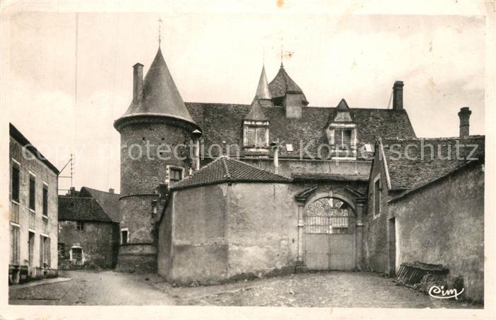 Arnay-le-Duc Chateau ducal Entree