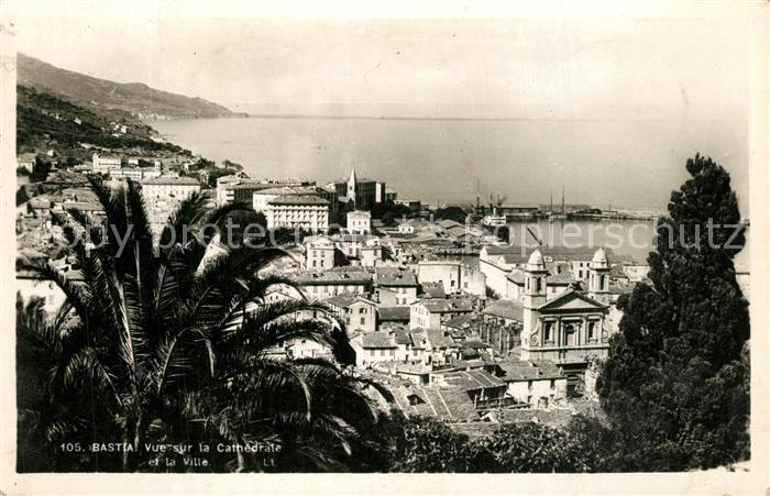 Bastia Vue sur la Cathedrale et la ville