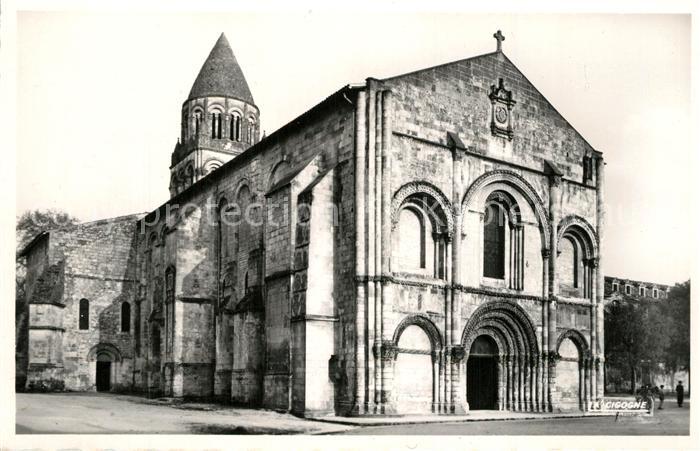 Saintes Charente-Maritime La facade de l’eglise romane de l’abbaye aux Dames