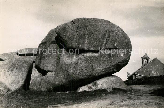 Ploumanach Parmi les Rochers Bizarres La Tete de Mort