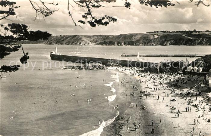 Binic Cotes d Armor La Jetee Coin de la Plage de Avant Port