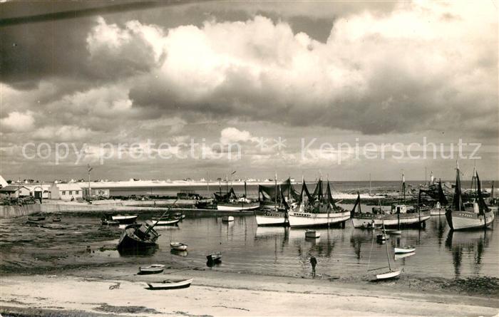 Lesconil Plobannalec Le Port et la plage des Sables Blancs
