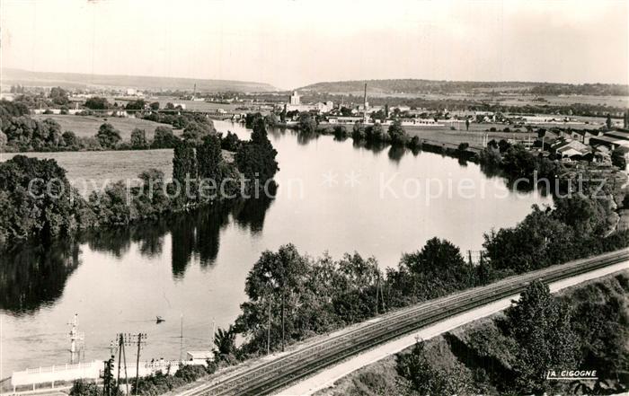 Gaillon Les bords de la Seine vue de la Côte du Roule