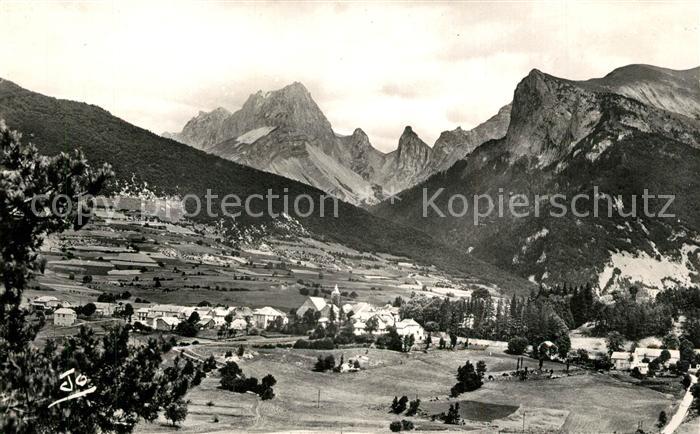 Lus-la-Croix-Haute Vue panoramique crête des Aiguilles et Chamousset Alpes