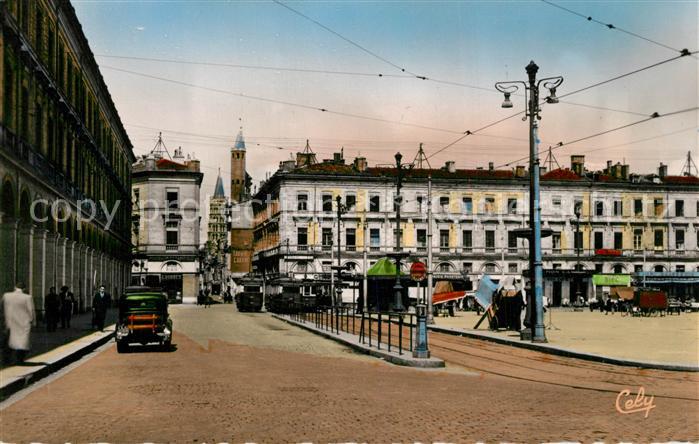 Toulouse Haute-Garonne Place du Capitole Les Arcades Basilique-Saint-Sernin