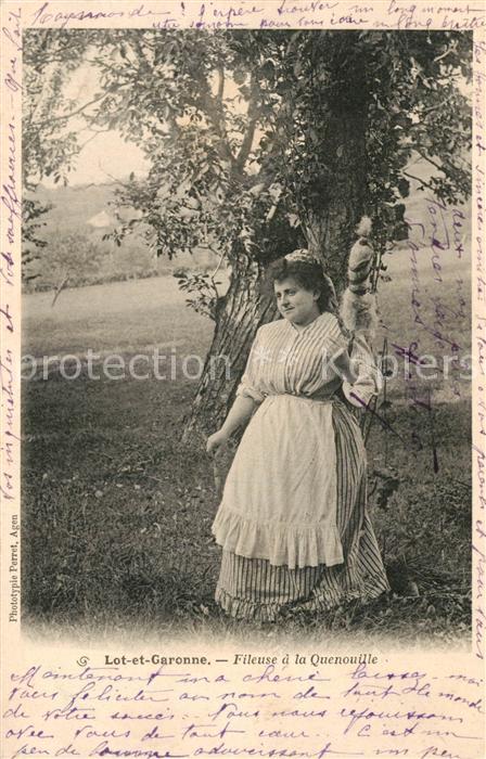 Lot-et-Garonne Departement Fileuse a la Quenouille