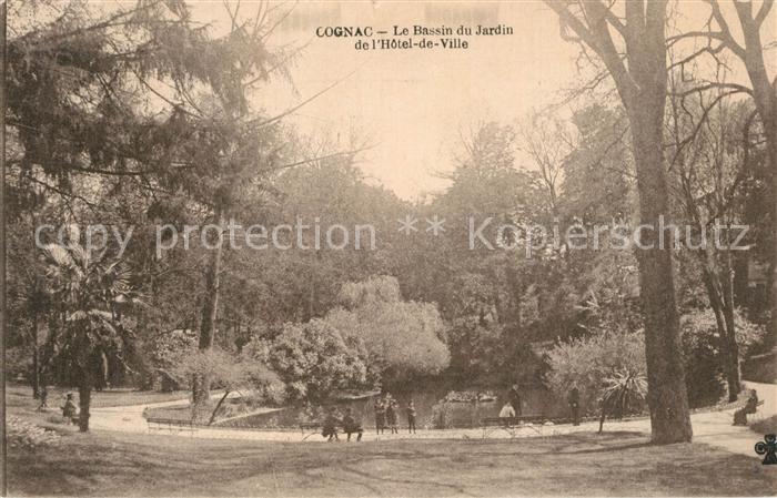 Cognac Charente Le Bassin du Jardin de l’Hotel de Ville