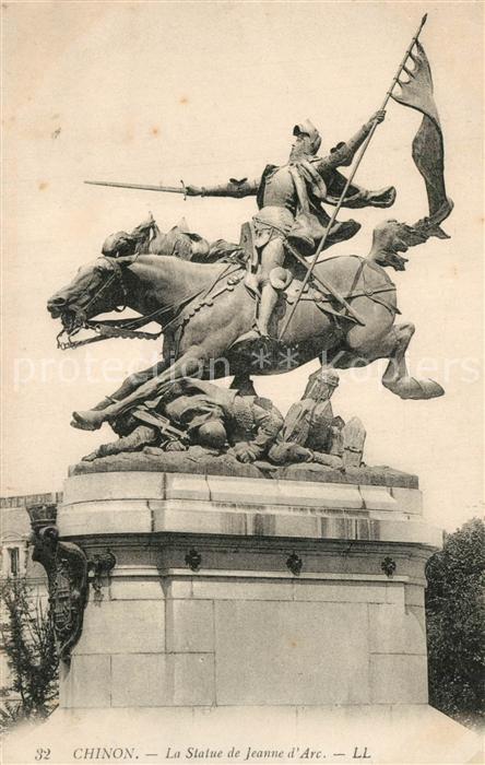 Chinon Indre et Loire La Statue de Jeanne d Arc