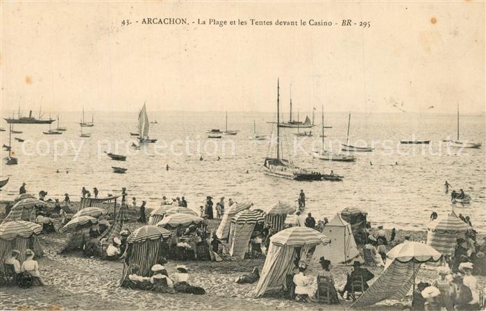 Arcachon Gironde Plage et les Tentes devant Casino