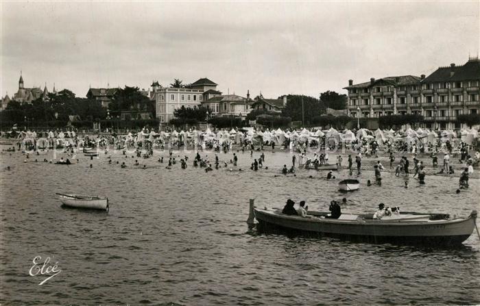 Arcachon Gironde La Plage a l’heure du Bain vers le Casino