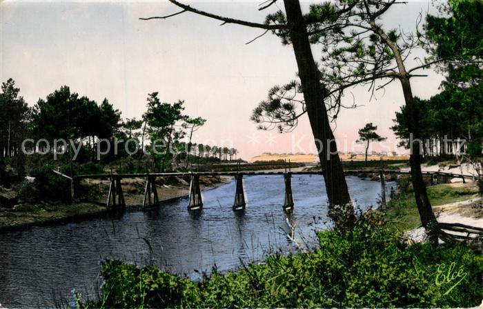 Vieux-Boucau-les-Bains Pont pittoresque dans les Pins