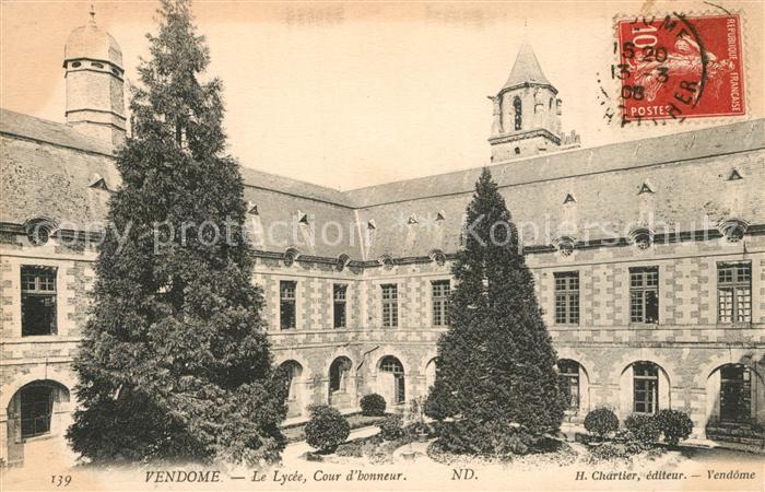 Vendome Lycée Cour d honneur