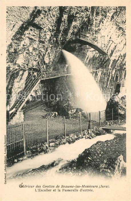 Baume-les-Messieurs Les Grottes Escalier et la Passerelle d entrée Cascade