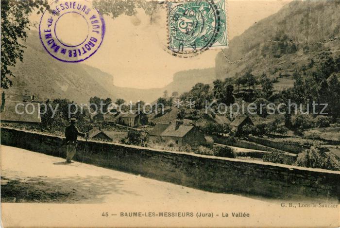 Baume-les-Messieurs Panorama de la Vallee paysage