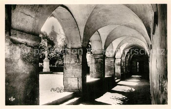 Saint-Amour Le Cloître