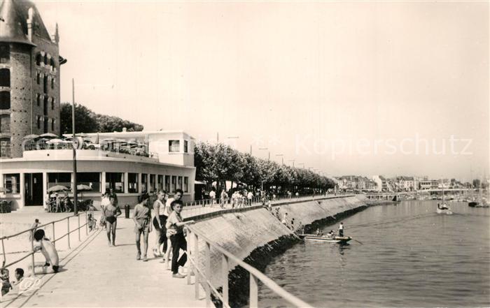 Le Pouliguen Entrée du Port et La Potinière