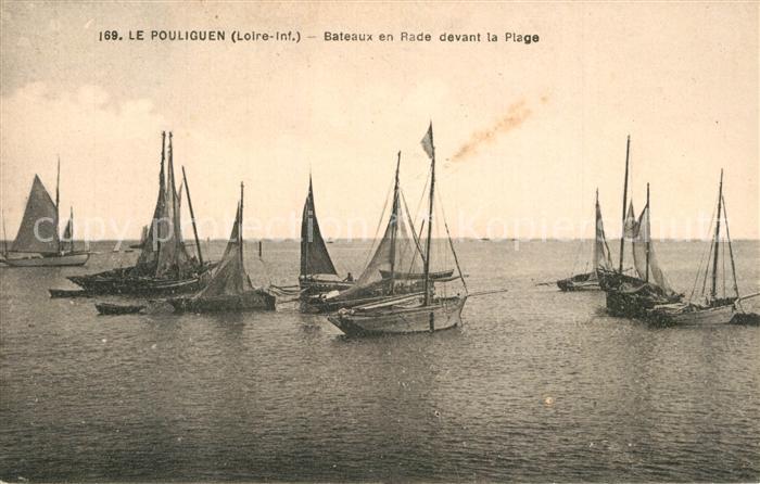 Le Pouliguen Bateaux en rade devant la plage