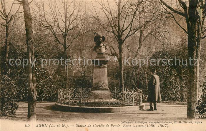 Agen Lot et Garonne Statue de Cortete de Prade Poète Gascon