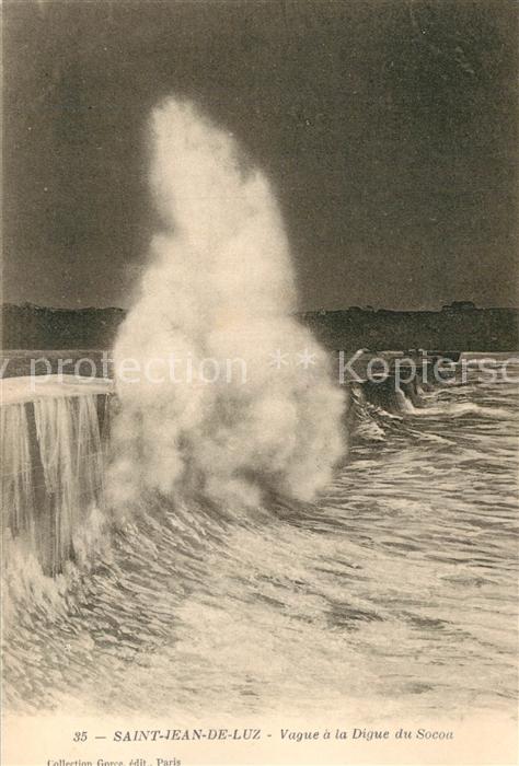 Saint-Jean-de-Luz Vague a la Digue du Socoa