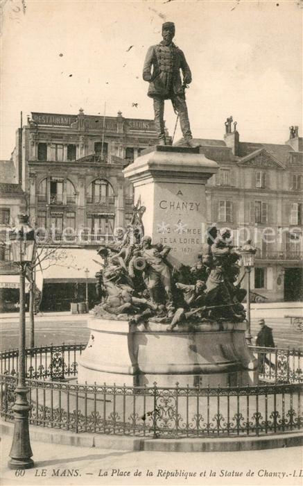 Le Mans Sarthe Le Place de la Republique et la Statue de Chanzy