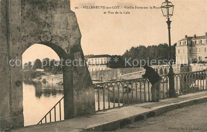 Villeneuve-sur-Lot Vieille Porte sur le Pont et Vue de la