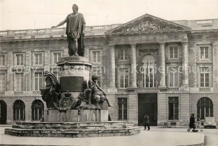 Reims Champagne Ardenne Monument Statue de Louis XV et la Sous Prefecture